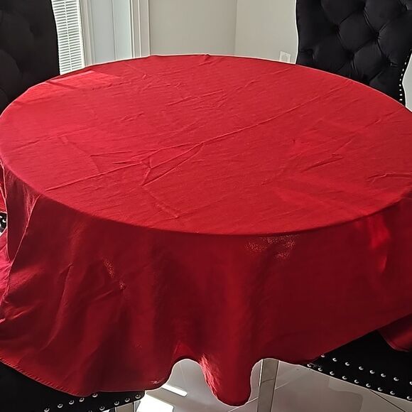 Tablecloth Sitting For 4, Round 70" Cherry Red - Picture 13 of 15
